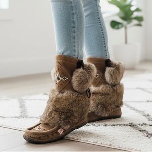 SOFTMOC SUEDE BEADED FUR MOCCASINS